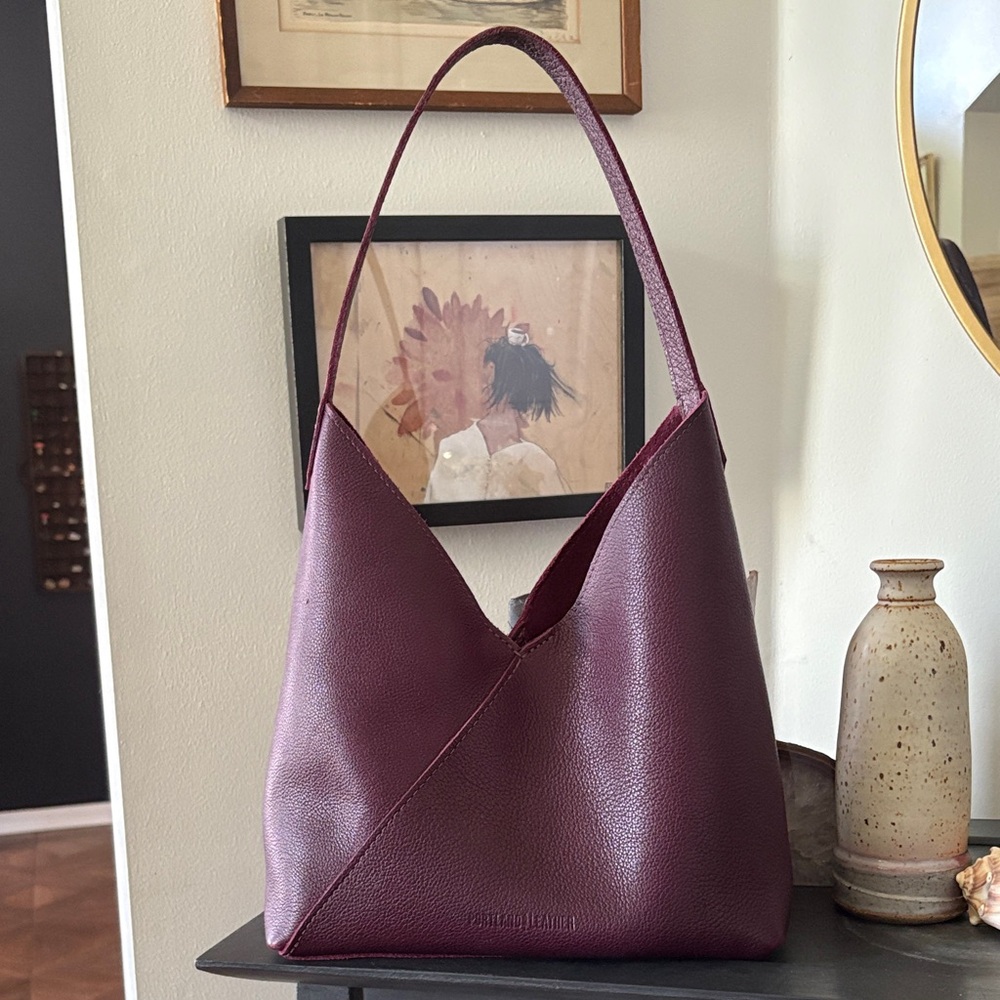 Portland Leather Goods Naomi Shoulder Bag in plum large - Picture 2 of 11
